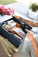 Load image into Gallery viewer, Corporate Deluxe Gift Box